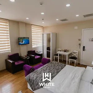 4* فندق White &